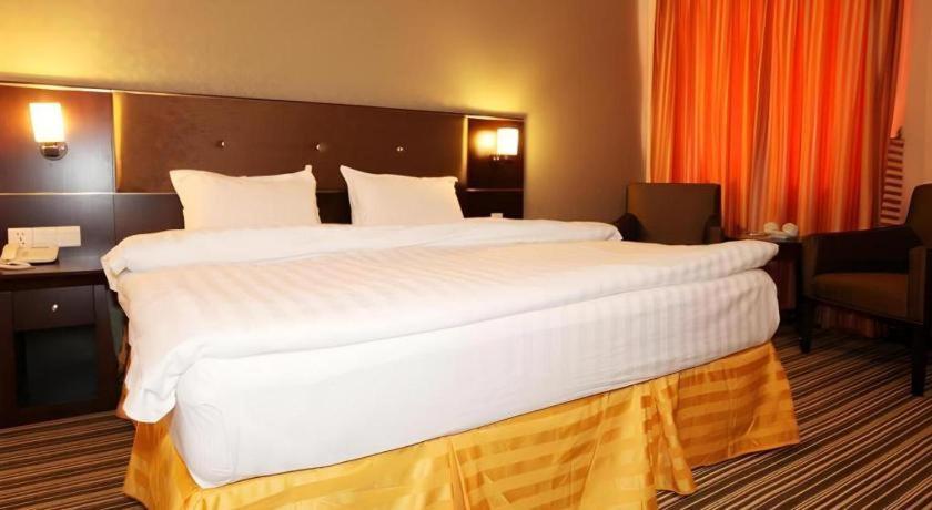 1 City Hotel Kota Kinabalu Exterior foto