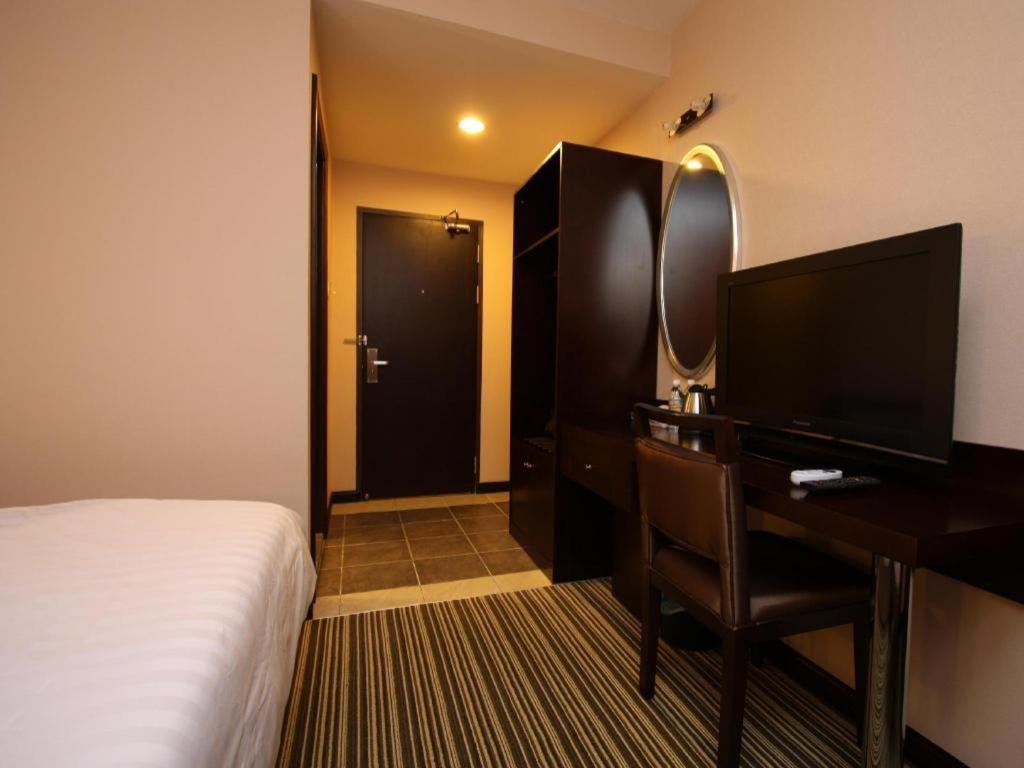 1 City Hotel Kota Kinabalu Exterior foto